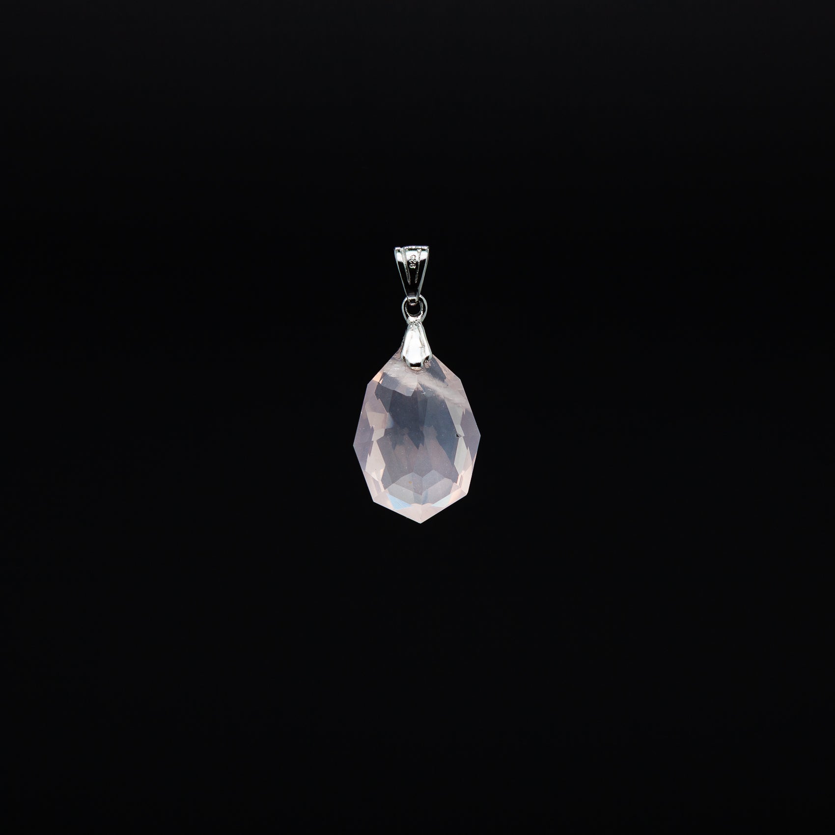 Minimalist Rose Quartz Pendant | 14-20mm Oval Cut | The Essence of Softness, Refined.