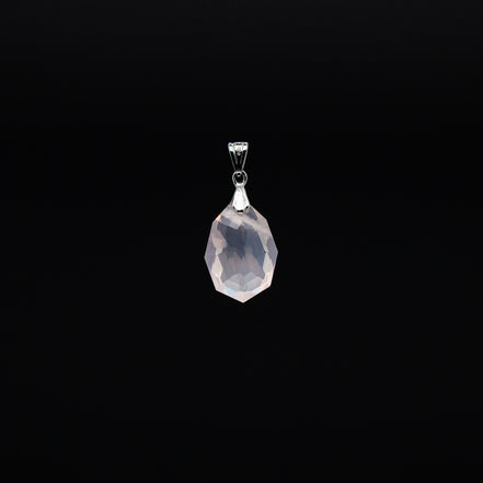 Minimalist Rose Quartz Pendant | 14-20mm Oval Cut | The Essence of Softness, Refined.