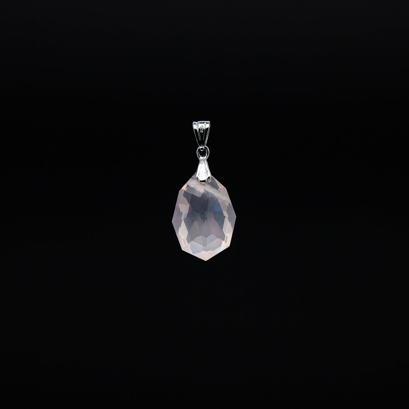 Minimalist Rose Quartz Pendant | 14-20mm Oval Cut | The Essence of Softness, Refined.